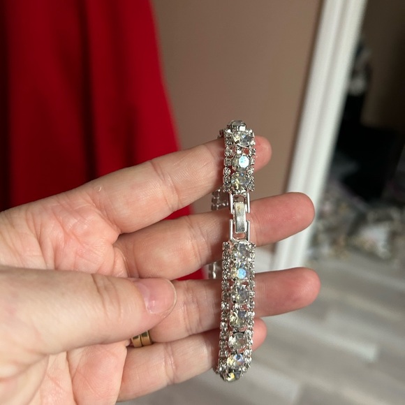 4/$100 AB boralis Elegant Silver Crystal Bracelet 7.5 inches 👰 - Picture 6 of 8